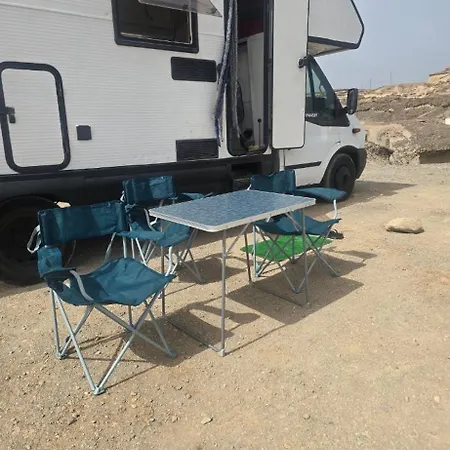 Caranava Junto Al Mar * لوس كريستيانوس